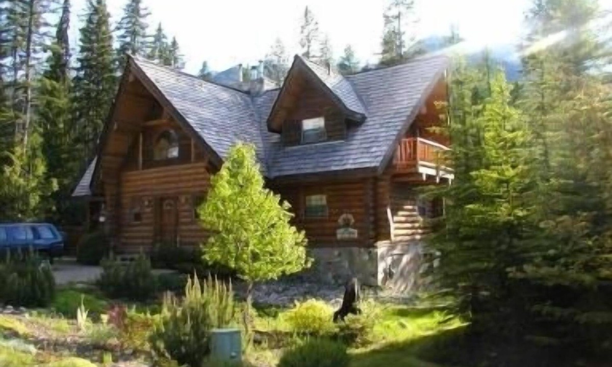 Fernie Ski Chalet | Mountainside Log Chalet at Fernie Alpine Resort
