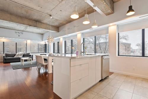 Plateau Mont Royal Apartment | mtlFlats - Condotel Le Luxe