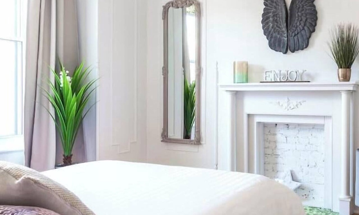 Mile End Apartment | MTLVR #05 | Chic family oasis near the mountain