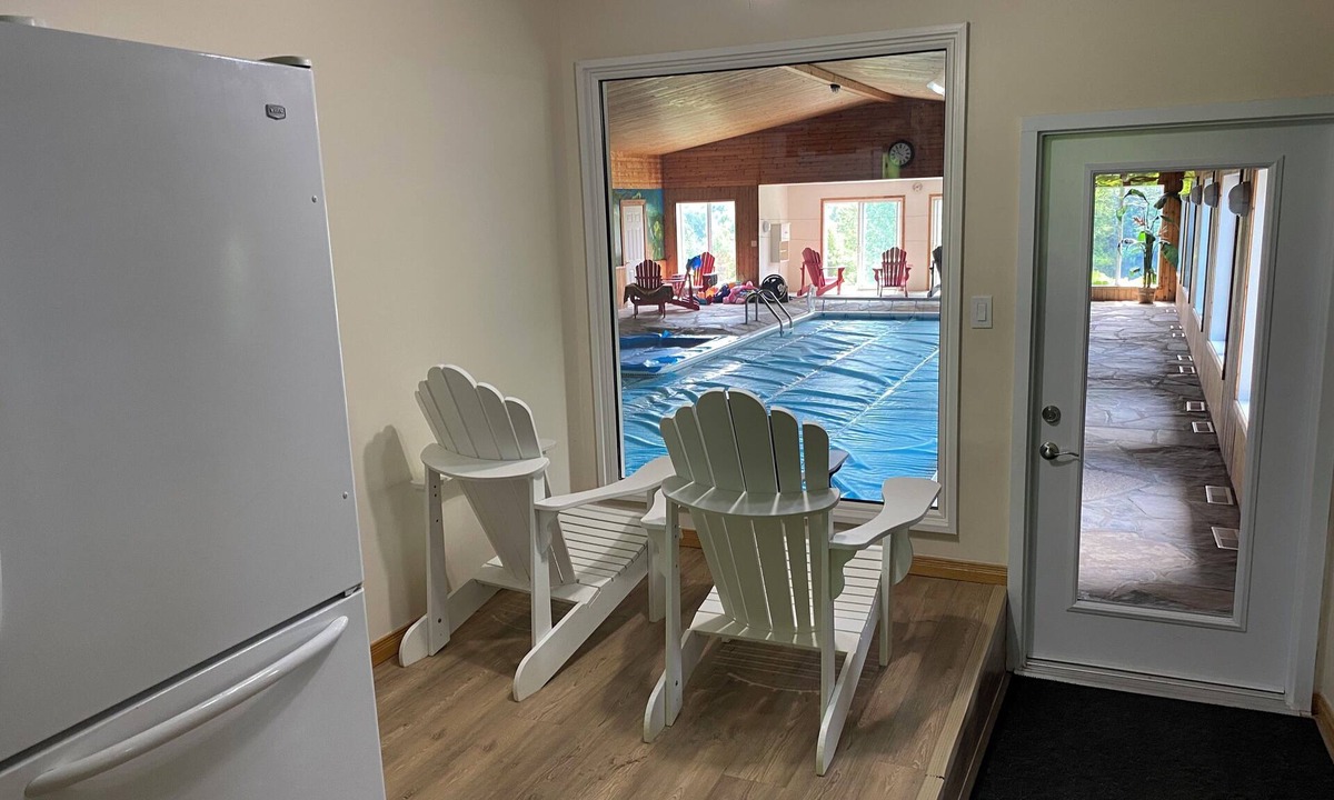 South Glengarry Cottage | MURPHY'S RETREAT COUPLES AND FAMILY RESORT SLEEPS 40+