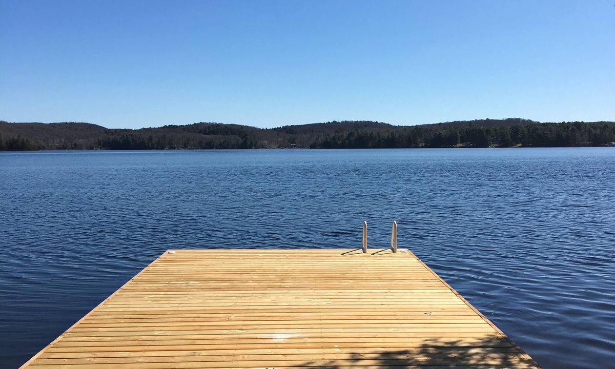Lake of Bays Cottage | Muskoka, Cozy 2 Bedroom/2 Bathroom Cottage located on the coveted Lake of Bay