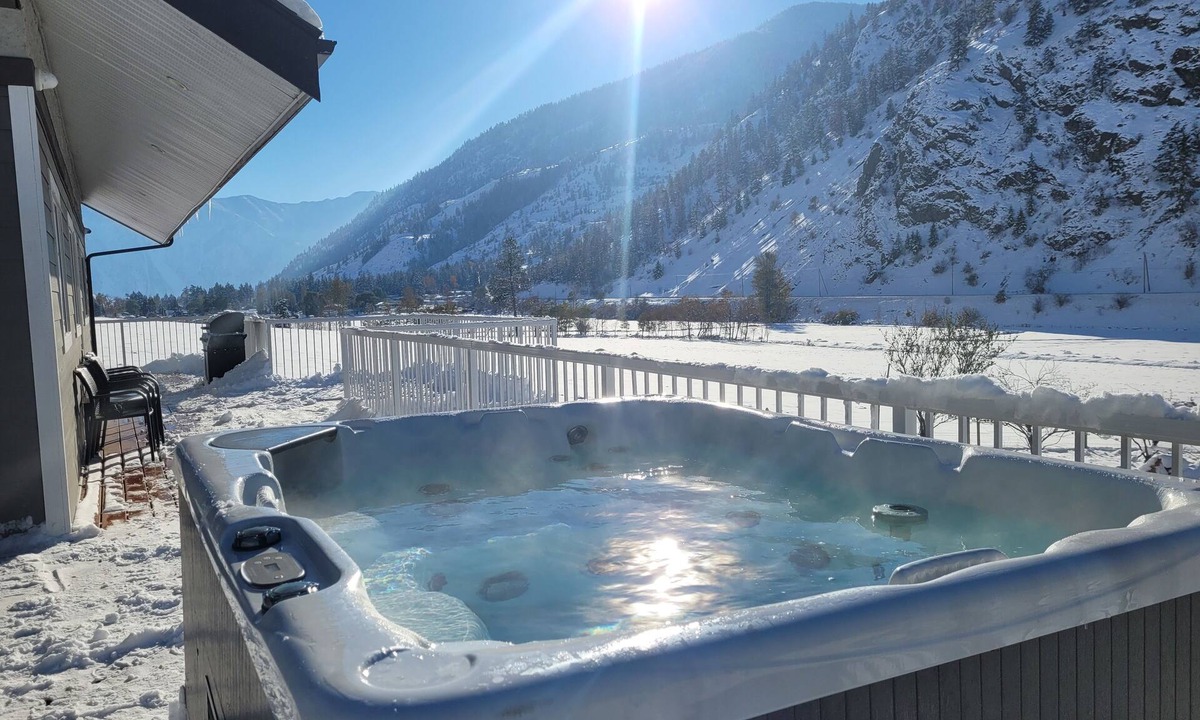 Okanagan-Similkameen House | Nature Retreat Massive House - Hot Tub & Acreage. Lots of Wildlife on ranch.