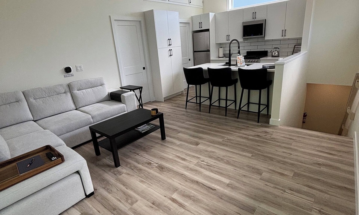 Signal Hill House | New Build, Charming 1-bedroom home in fabulous Calgary SW, 1.2 hours from Banff