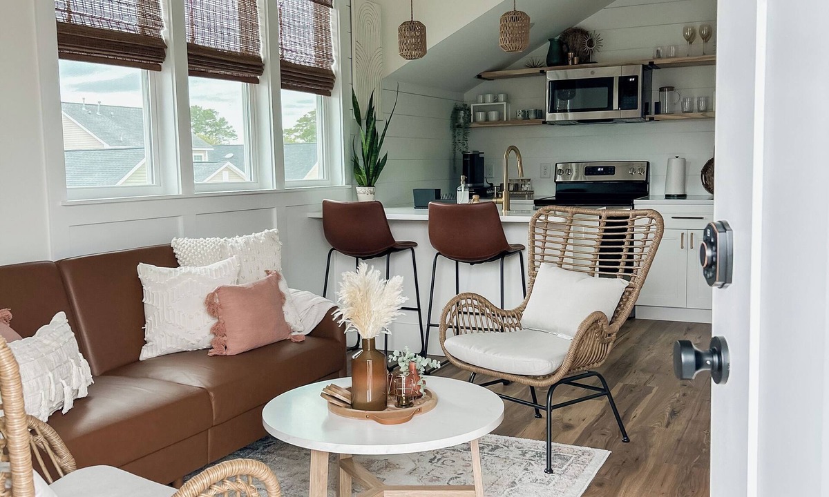 Bluffton Cottage | NEW! Convenient & central location to HHI, Sav & Beaufort.
