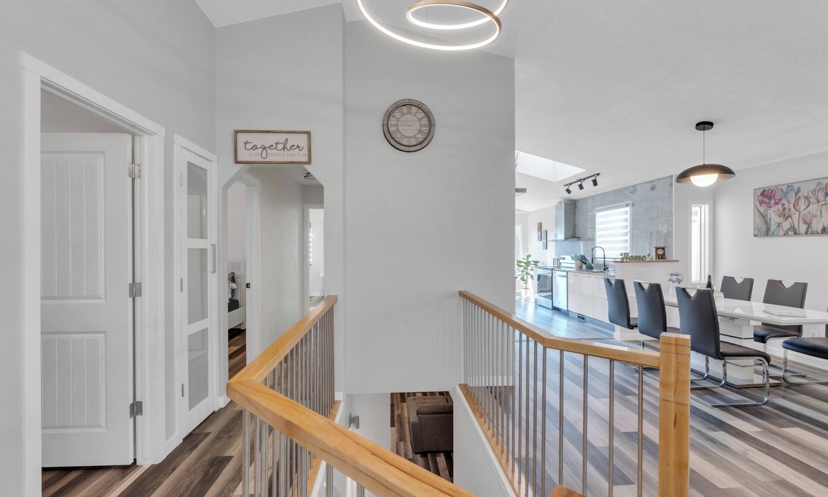 Valley Ridge House | *NEW*HiddenGem*Discount*MovieTheatre*Deck*AC*Downtown 15'*Banff 60'*Bedrooms 4x