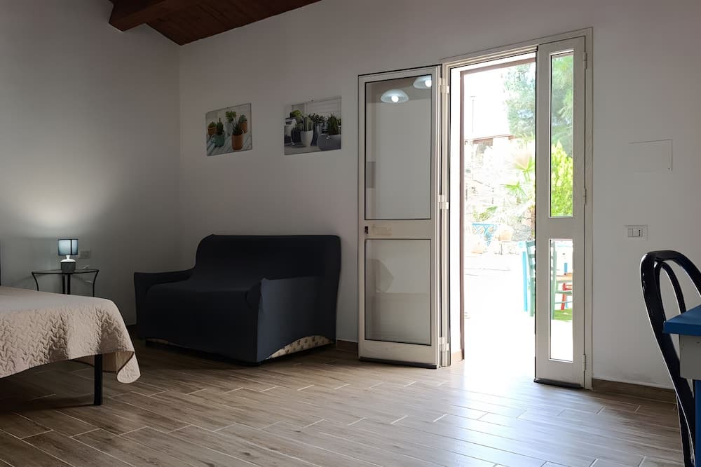 Villalba Apartment | NEW LIFE Villalba Resort – Apartment '106' with Shared Terrace, Wi-Fi & Air Conditioning