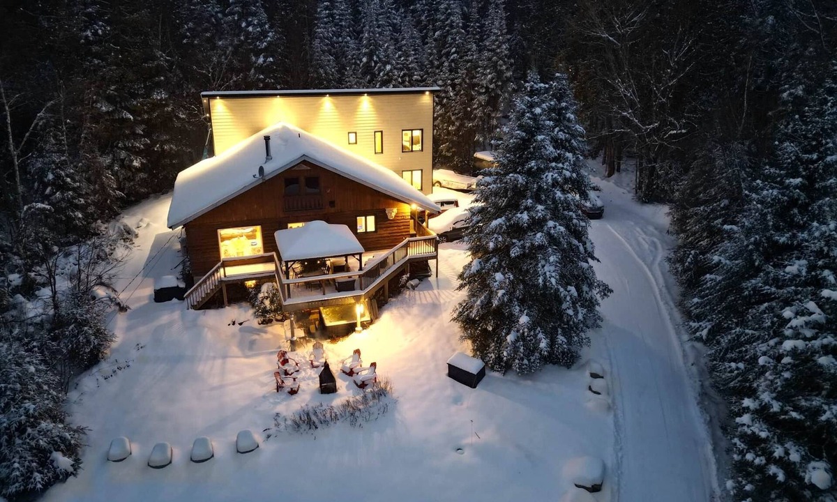 St-Adolphe-d'Howard House | NEW Luxury Lakefront Villa SPA Billiards Ping Pong
