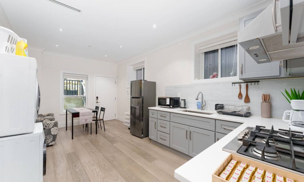 Dunbar Apartment | New Modern 2BR Suite near UBC Pacific Spirit Park