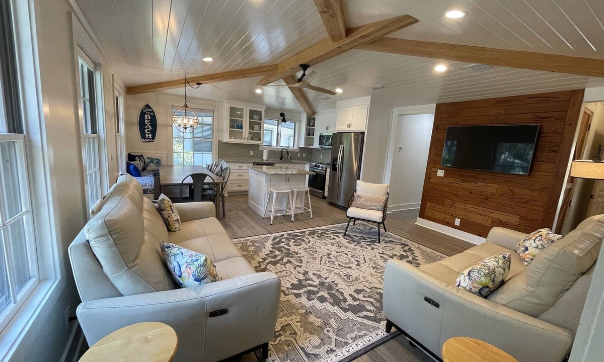 East Beach House | Newly remodeled East Beach 4 Bedroom Bungalow