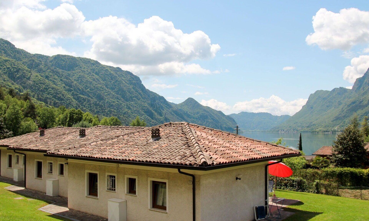 Vesta House | Nice apartment in villa for 5 people with WIFI, TV, terrace and pets allowed