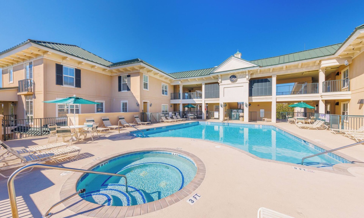 North Forest Beach Villa | North Forest Beach Penthouse | Walk to Coligny | Rooftop Pool | Renovated