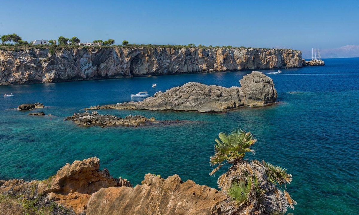 Terrasini Apartment | Novimo Comfort Apartment with elevator and secure private parking