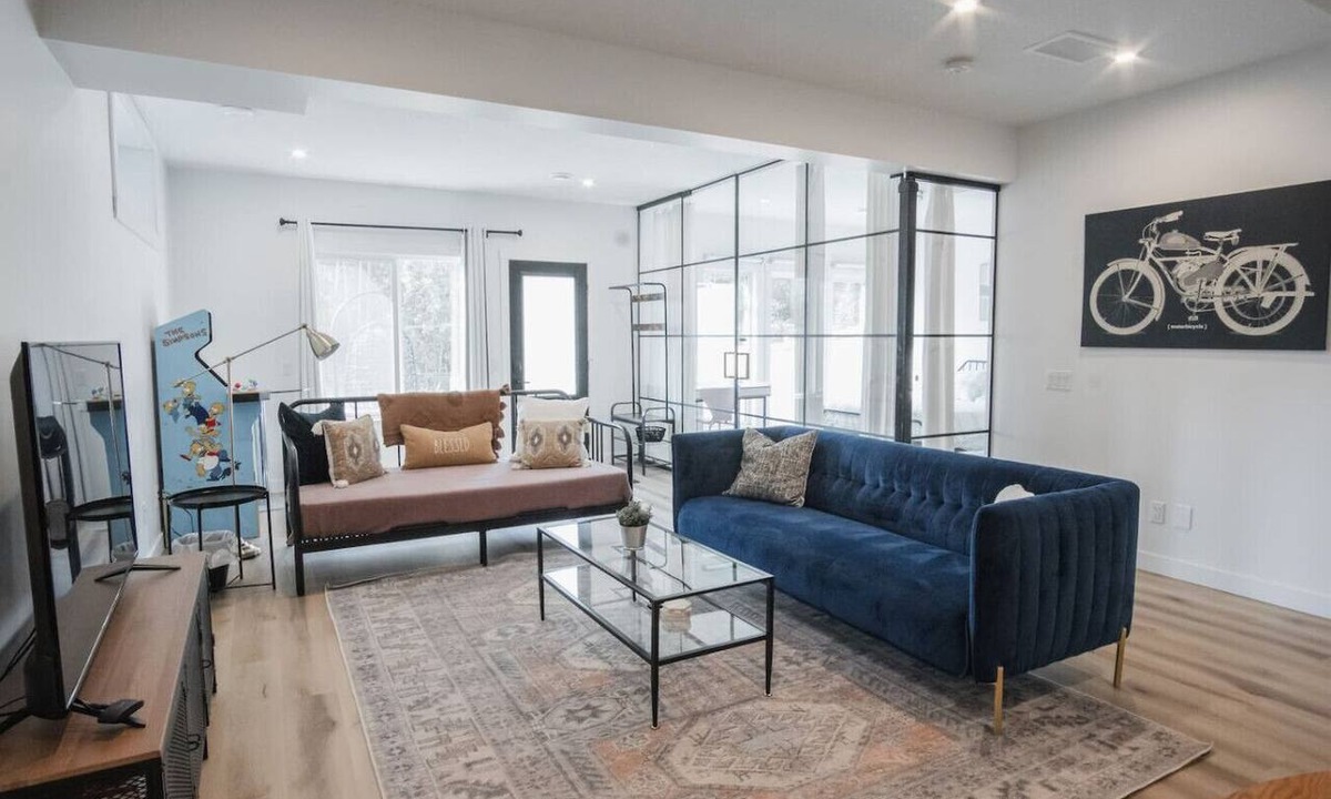 Northwest Edmonton Condo | NYC Loft Inspired 12 mins to WEM Vintage arcade