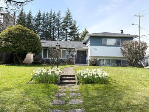 Oakridge House | Oakridge Garden Retreat - Spacious -Free Parking - Near Skytrain& YVR