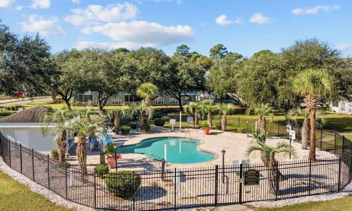 Central Myrtle Beach Apartment | Oasis Stay at Myrtlewood, Pet Friendly 2BR Retreat