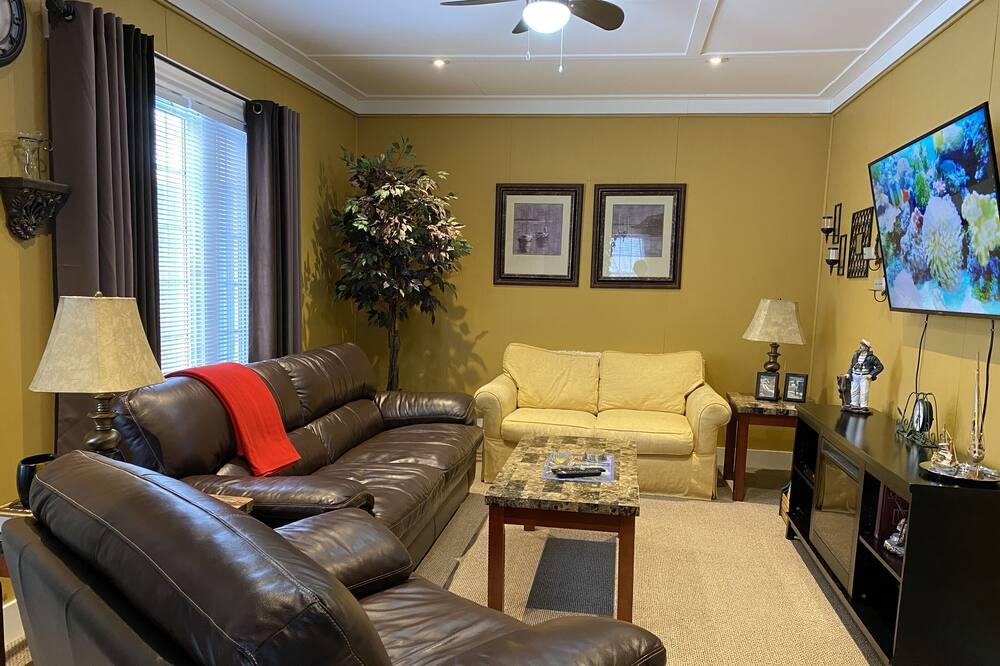 Lewisporte House | Ocean Front 3 Bedroom House In Lewisporte
