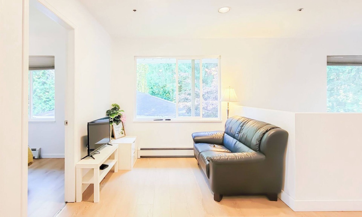Crescent Beach Bed & Breakfast | Ocean Park B&B