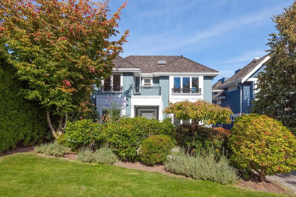 West Point Grey Villa | Ocean View Luxury House/near downtown, beach & UBC