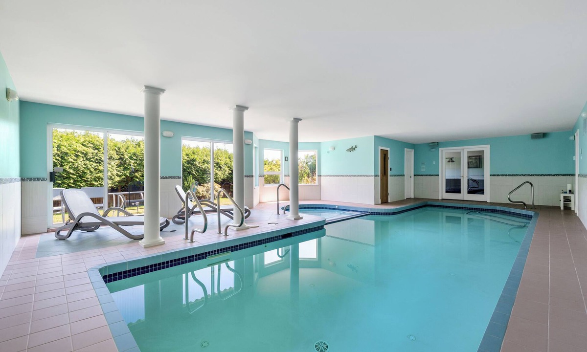 West Vancouver Villa | Ocean View Villa | Indoor Pool & Theater | 5BR