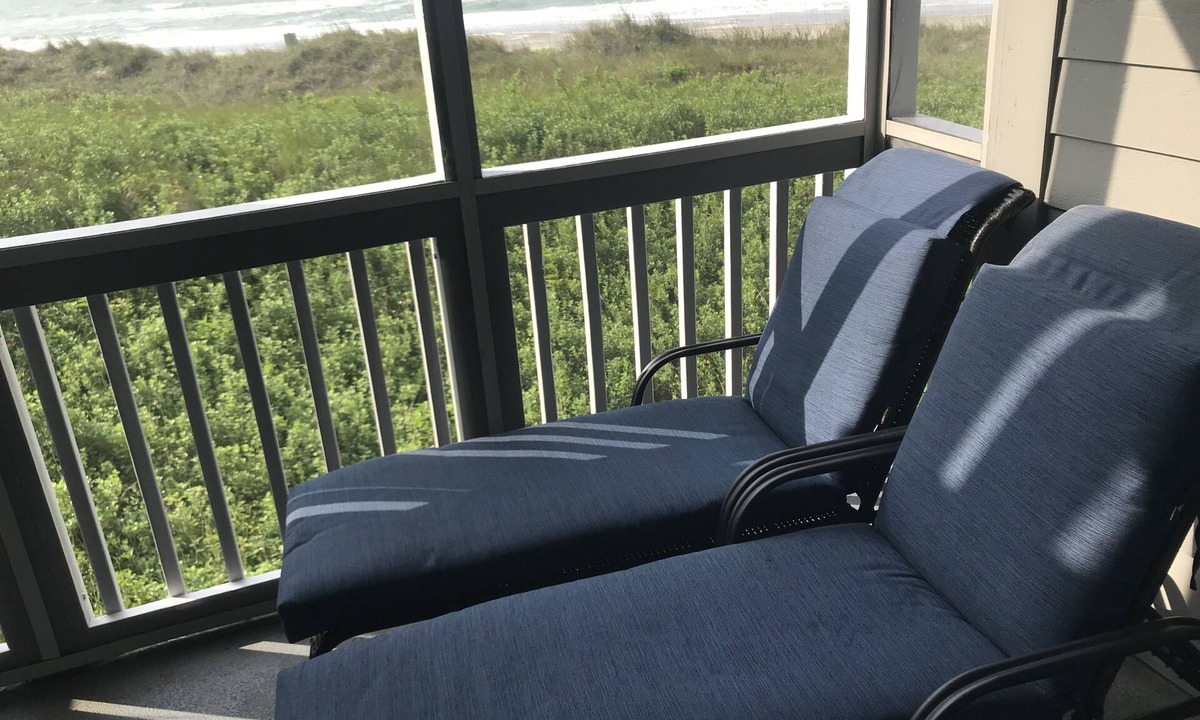 Atlantic Beach Condo | Oceanfront 3BR 2.5BA, OF Balcony & Screen Porch, 4 Pools, Sound Access & 2 Bikes