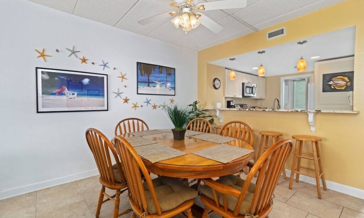 Northeast Virginia Beach Condo | Oceanfront 4th Floor, 2 Bedroom Condo on the Boardwalk