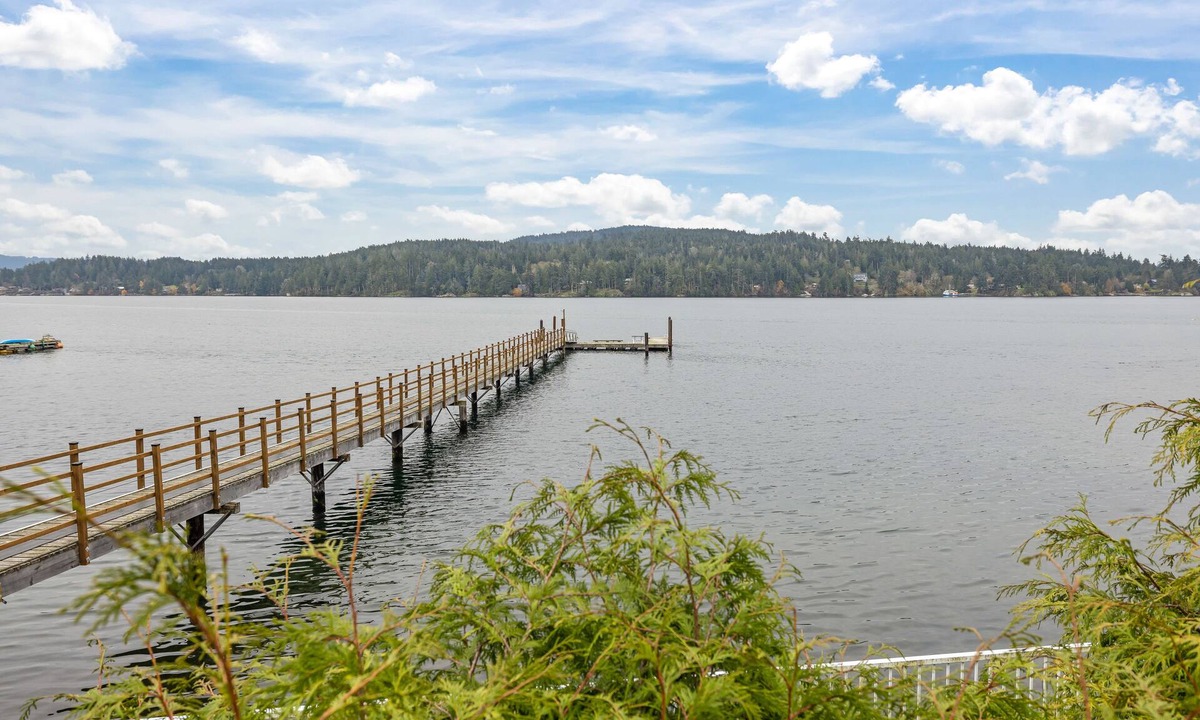 Sooke Cabin | Oceanfront Cabin with Hot Tub!