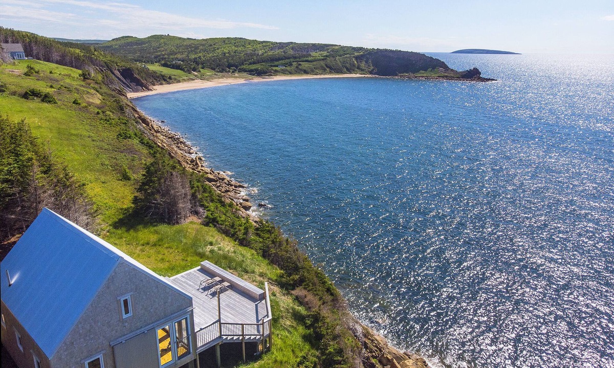 Chimney Corner Cottage | Oceanfront Cottage with Stunning Views 2 min. to Beach, near Cabot Trail & Park