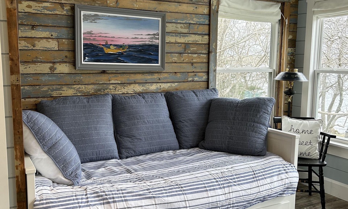 Ragged Island Cabin | Oceanfront glamping in beautiful bunkie 15 minutes from historic Shelburne NS