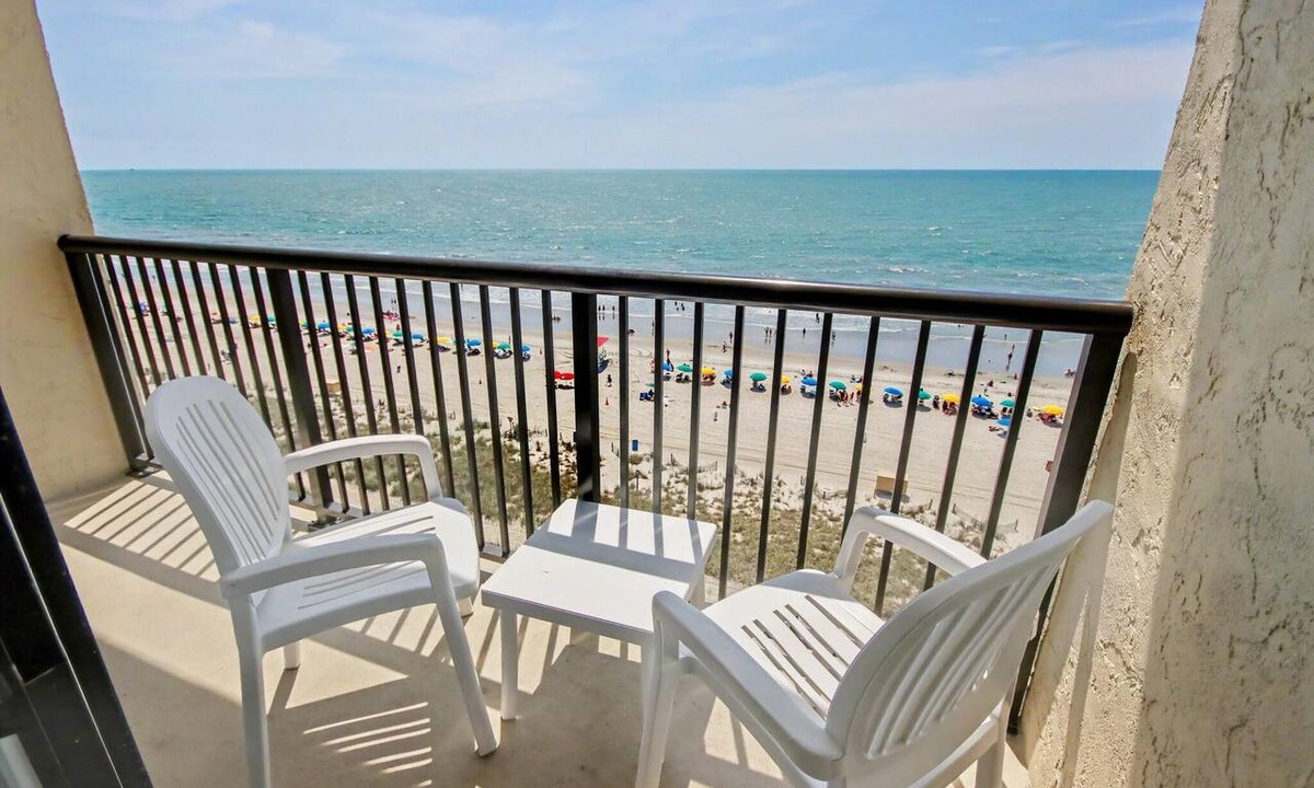 Myrtle Beach Hotel | Oceanfront King Room + Lazy River & Hot Tub
