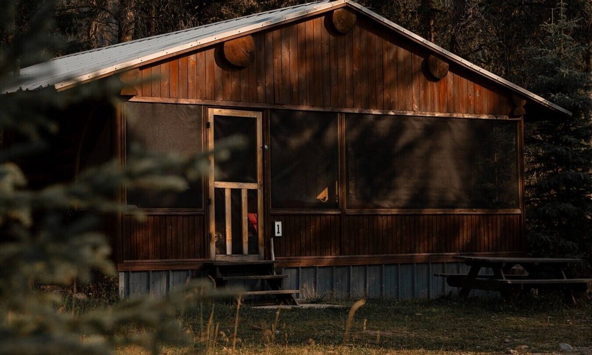 Rock Lake Cabin | Off-Grid Wilderness Cabin with Mountain Views, Hot Tub, Sauna & Canoes