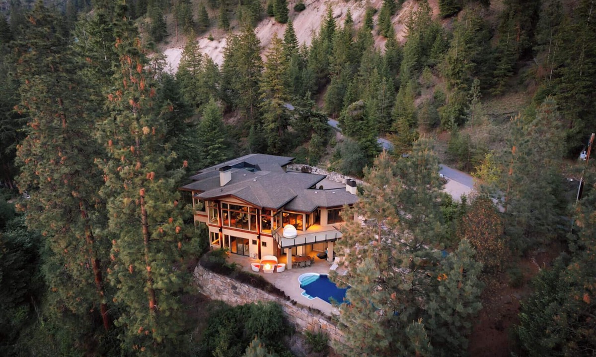 Wilden Bed & Breakfast | Okanagan Lake View Villa. Pool. Sauna. Cold Plunge