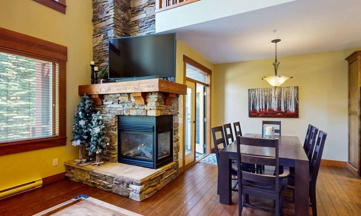 Snow Pine Estates House | Okanagan - Snowbanks 2
