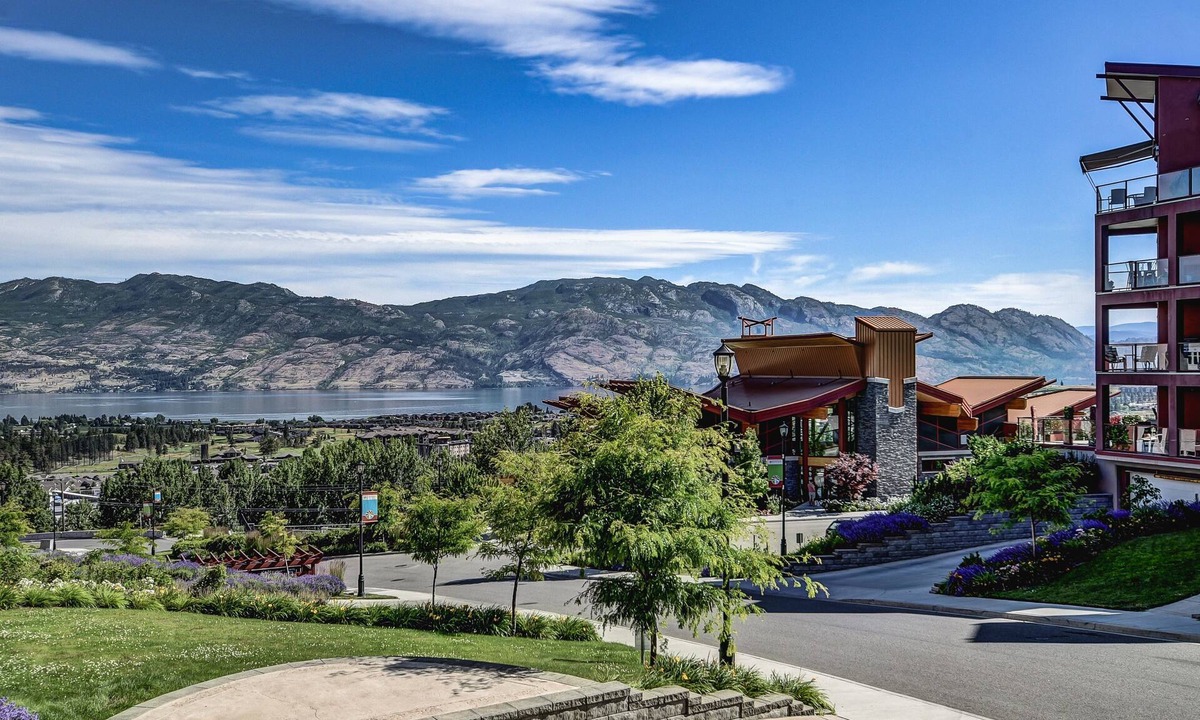 Westbank Apartment | ONE BEDROOM CONDO WITH GORGEOUS LAKE VIEWS AND WORLD CLASS AMENITIES