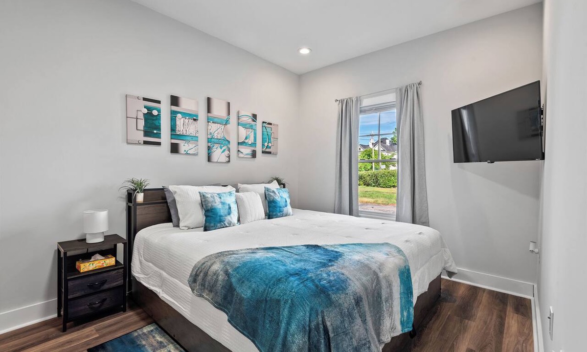 Rocky Mount Apartment | Open, KING BED, 1 Br/1BA, Sleeps 3, Heart of City