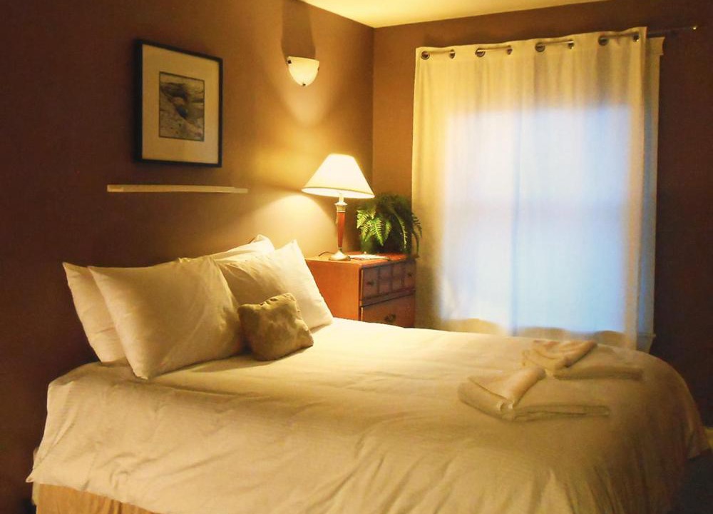 Regional District of Nanaimo Hostel | Painted Turtle Guesthouse