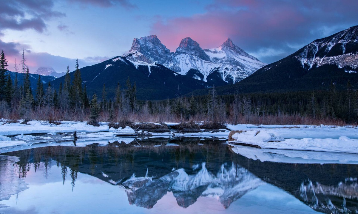 Canmore Condo | Panorama Rocky Views! Luxurious condo, w/Hot Tub, Spring Creek, Downtown