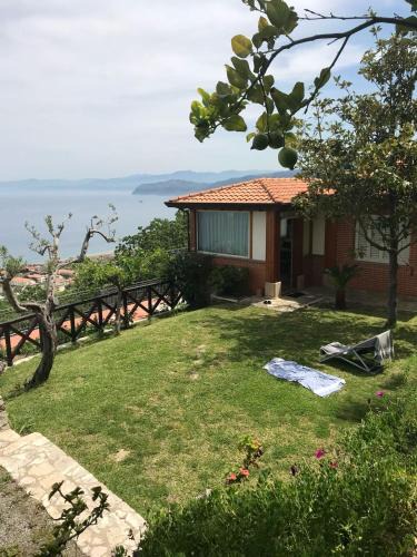 San Giorgio Ski Chalet | Panoramic Sea view Cosy sicilian house with garden