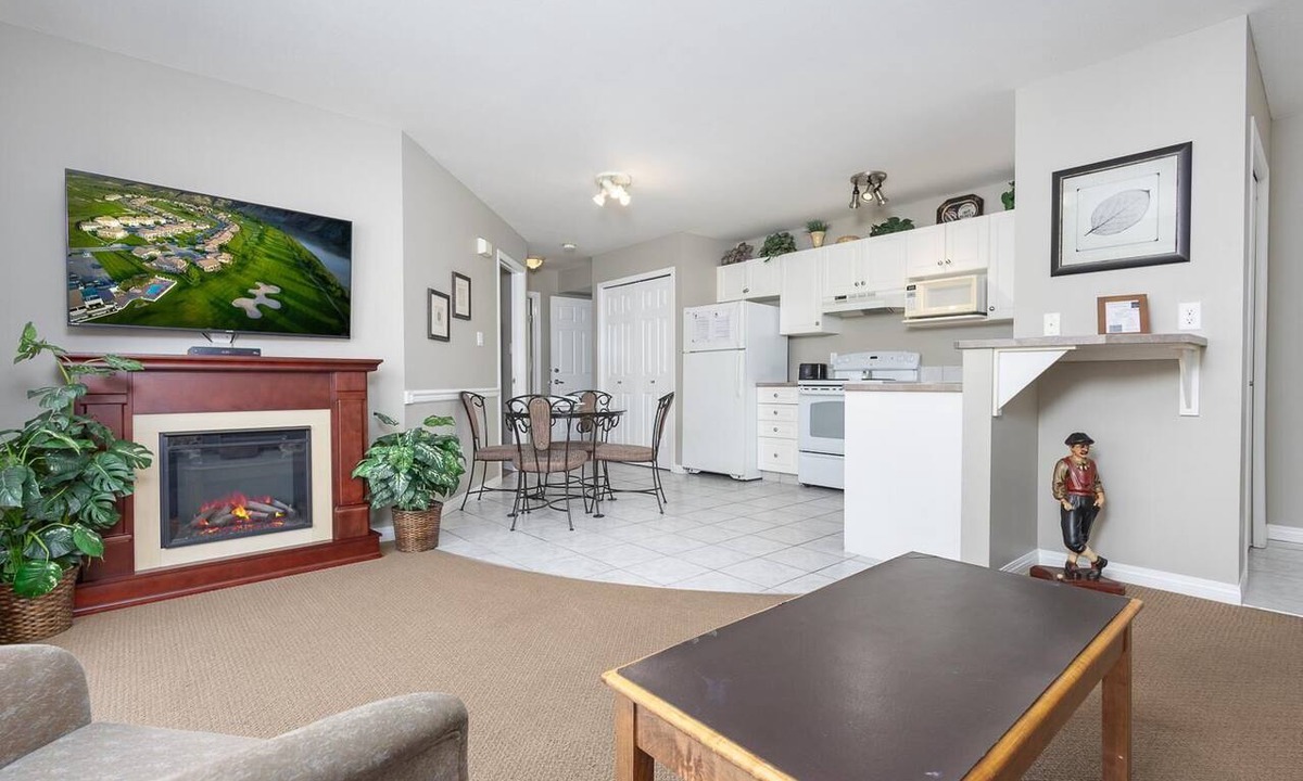 Lethbridge Condo | Paradise Canyon Golf Resort - Luxury Condo M403