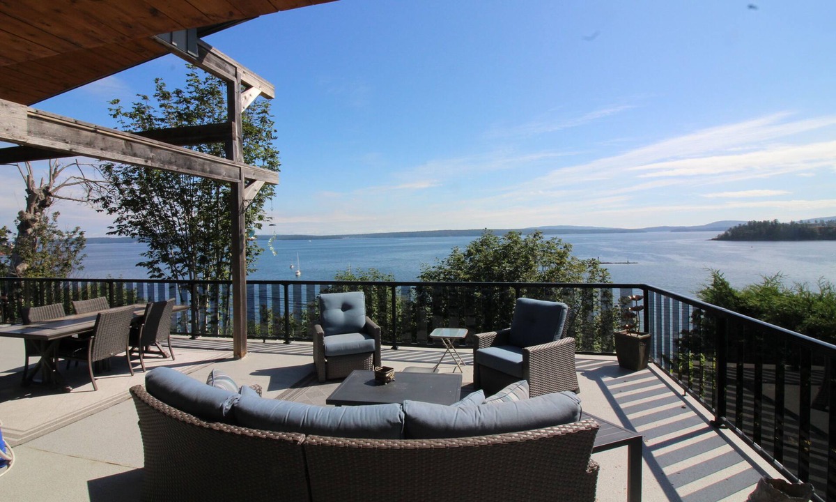 Chemainus House | Peaceful and Luxurious 2-bedroom house in Chemainus perfect for relaxing