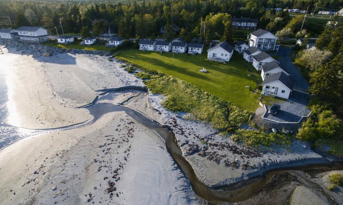 Hunts Point Apartment | Pent House at Hunts Point Beach Cottages