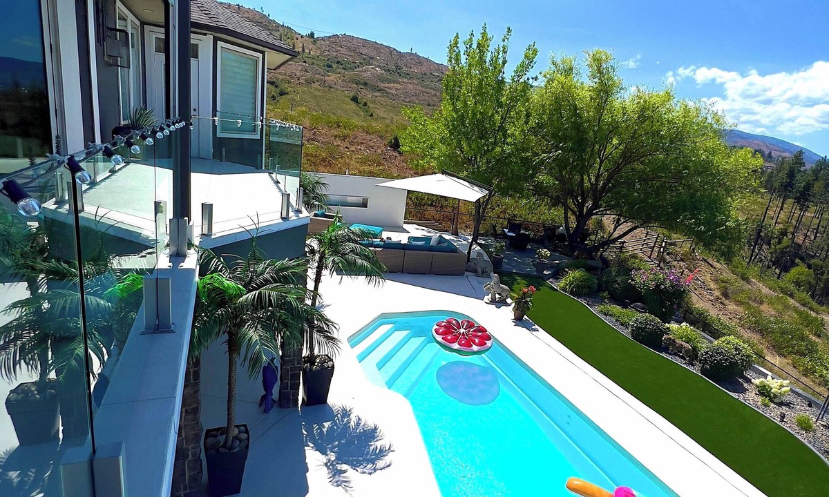 Southwest Mission House | Perfect couple retreat paradise found at Casa De Luce