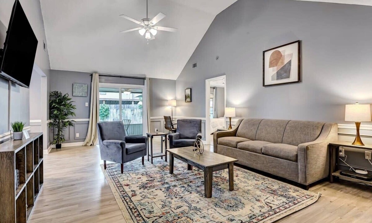 Savannah House | Pet-Friendly Home with Covered Patio & Backyard