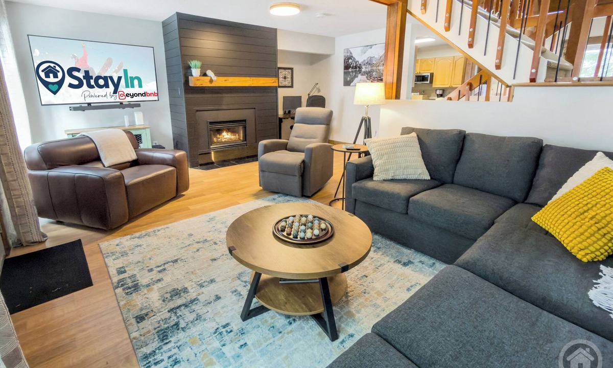 East Kootenay House | Pet-friendly Silver Birch unit w/private hot tub