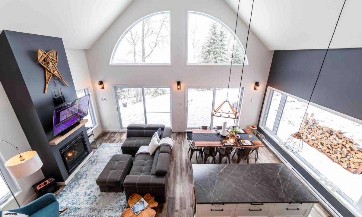 Les Eboulements Ski Chalet | Petite Ourse 61: Hot Tub, Views & Private Trails