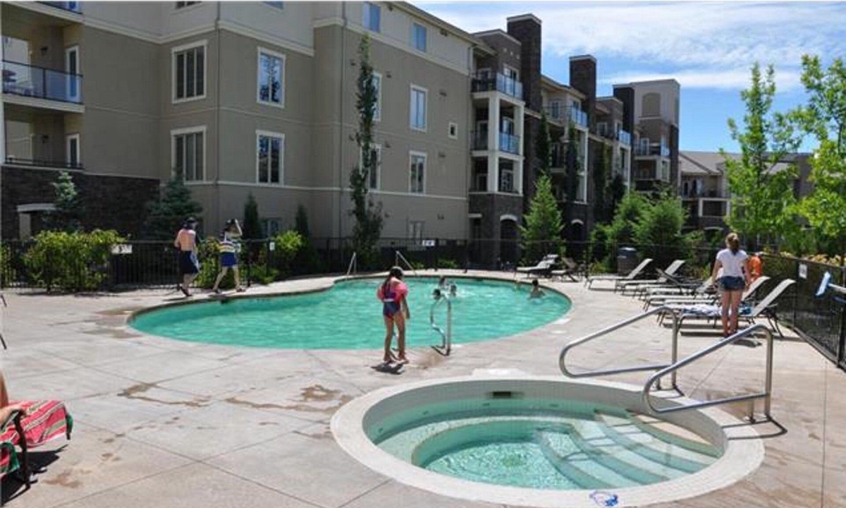 Quail Ridge Condo | Pinnacle Pointe Resort # 1405- 1Bedroom + Den -1Bath - 90 Day Min -
