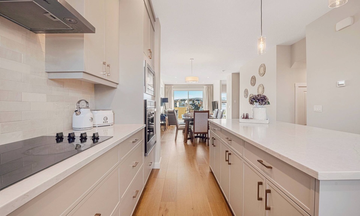 Keith House | Pond View ·Lux Home ·Central AC· Garage· Banff 1hr