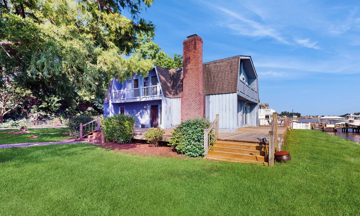 Avoca House | Pool, Dock! Group Getaway on Chowan River