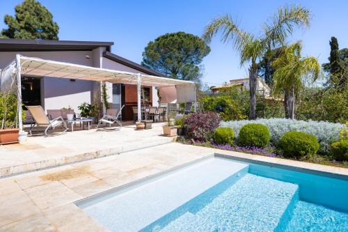 Partanna Villa | Pool heated whirlpool tub Wi-Fi AC P Private