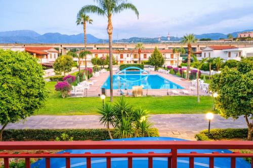 Furnari Apartment | Pool & Sea House Vittoria - WiFi, A-C, front Eolie