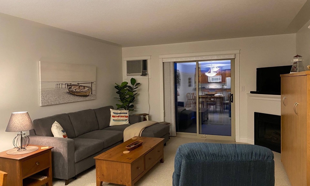 Ashton Creek Condo | Poolside Condo at Beautiful Mabel Lake